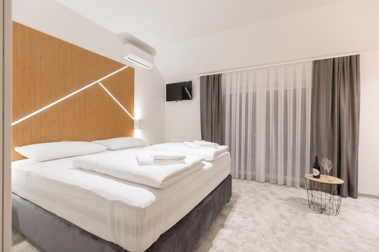 Apartmani I Sobe Pejacevic Osijek Eksteriør billede